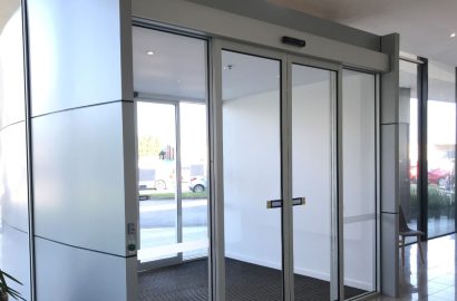 60405bd6661f06c7e6bd917b_SZ200 Automatic Sliding Door 1
