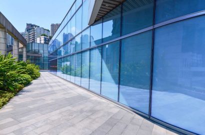 Curtain-wall-installation